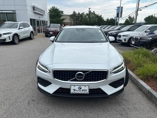 2022 Volvo V60 Cross Country T5