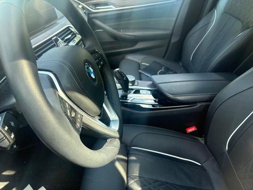 Black Sapphire Metallic 2023 BMW 530e Base