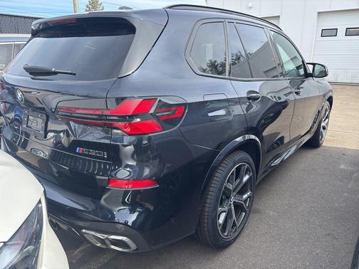 2025 BMW X5 M60i