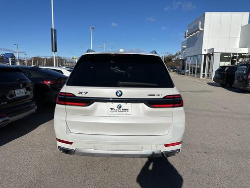 2025 BMW X7 xDrive40i