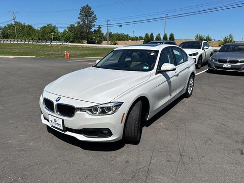 Mineral White Metallic 2018 BMW 320 i