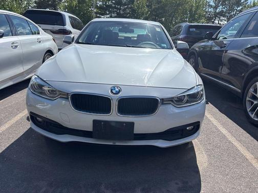 Mineral White Metallic 2018 BMW 320 i