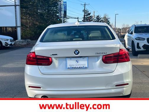 Mineral White Metallic 2018 BMW 320 i
