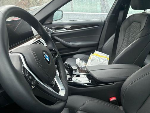 Dark Graphite Metallic 2023 BMW 530 i xDrive