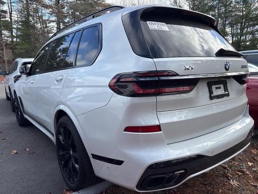 2024 BMW X7 M60i