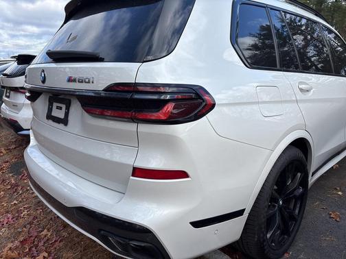 2024 BMW X7 M60i