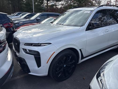 2024 BMW X7 M60i