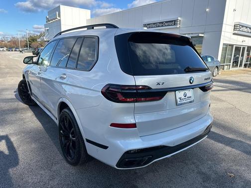 2024 BMW X7 M60i