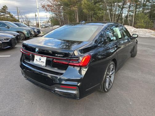 2022 BMW 740 i xDrive