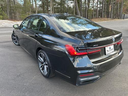 2022 BMW 740 i xDrive
