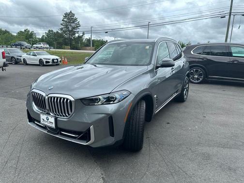 Skyscraper Grey Metallic 2026 BMW X5 xDrive40i