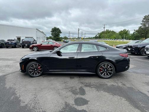 Black Sapphire Metallic 2026 BMW M440 i xDrive