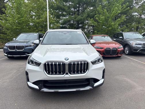 Mineral White Metallic 2025 BMW X1 xDrive28i