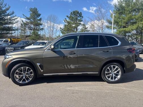 Manhattan Green Metallic 2025 BMW X5 xDrive40i
