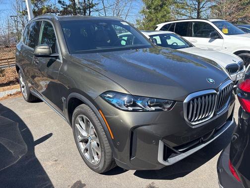 Manhattan Green Metallic 2025 BMW X5 xDrive40i