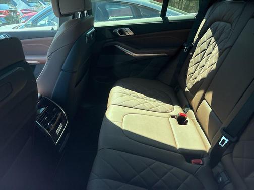 Manhattan Green Metallic 2025 BMW X5 xDrive40i