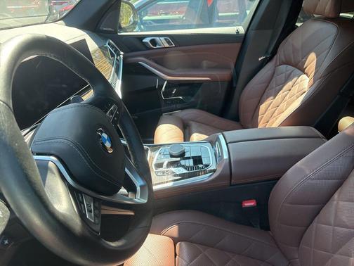 Manhattan Green Metallic 2025 BMW X5 xDrive40i