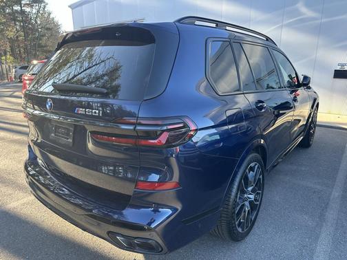 2025 BMW X7 M60i