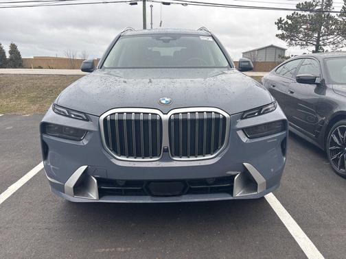 Copper Metallic 2025 BMW X7 xDrive40i