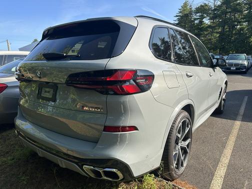2025 BMW X5 M60i
