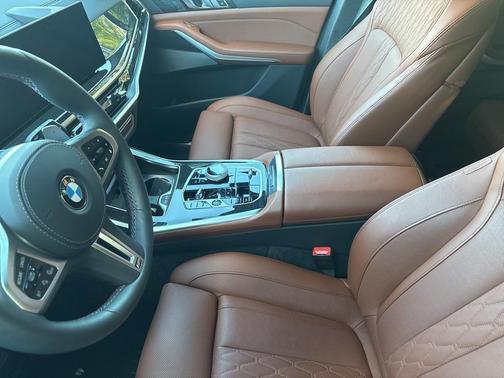 2025 BMW X7 M60i