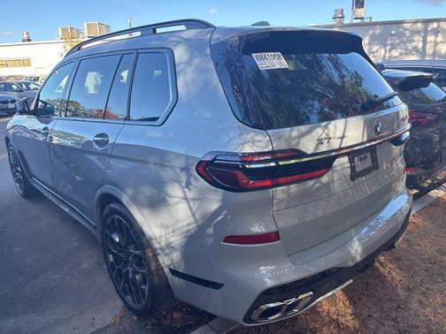 2025 BMW X7 M60i