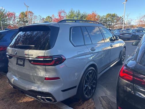 2025 BMW X7 M60i
