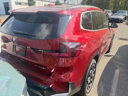 Vegas Red Metallic 2026 BMW X1 xDrive28i