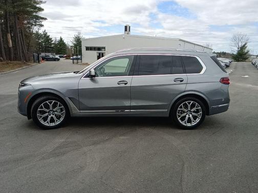 Gray Metallic 2026 BMW X7 xDrive40i