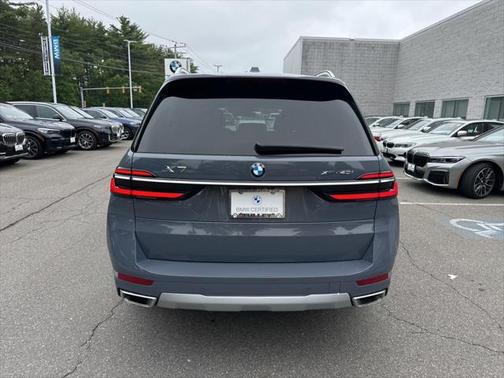 2025 BMW X7 xDrive40i
