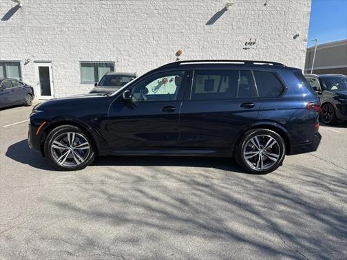 2025 BMW X7 M60i