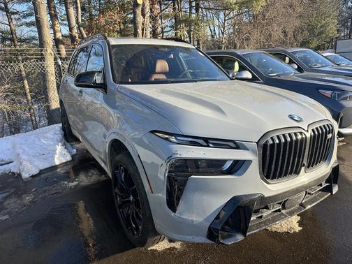 2024 BMW X7 M60i