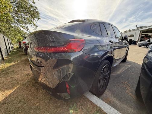 2023 BMW X4 xDrive30i
