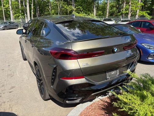 Manhattan Green Metallic 2021 BMW X6 xDrive40i