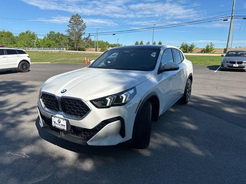 Alpine White 2025 BMW X2 xDrive28i
