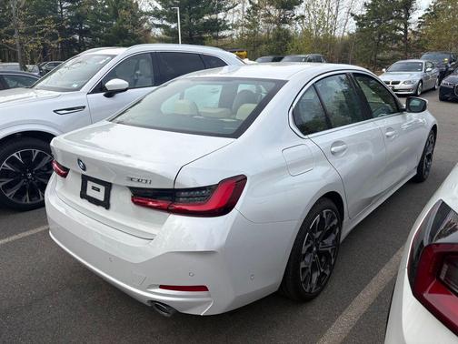 Mineral White Metallic 2025 BMW 330 xDrive