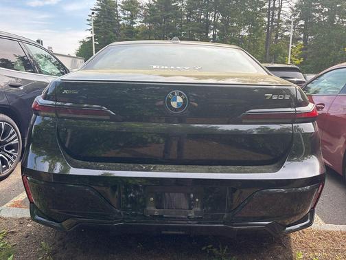 Black Sapphire Metallic 2026 BMW 750e i xDrive