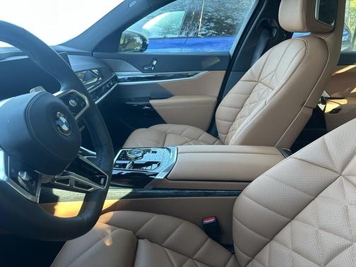 2025 BMW 740 i xDrive