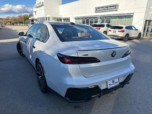 2025 BMW 740 i xDrive