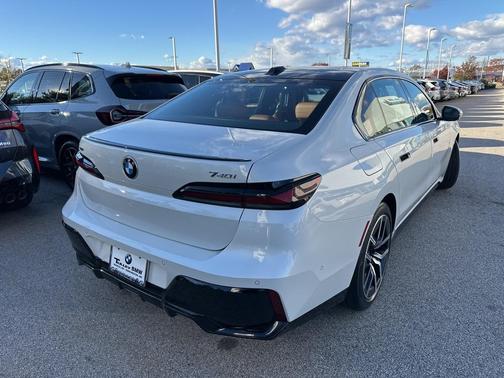 2025 BMW 740 i xDrive