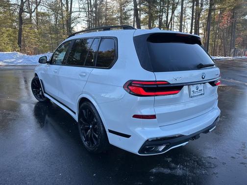 2025 BMW X7 xDrive40i