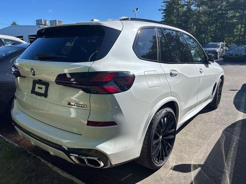 White Metallic 2026 BMW X5 M60i
