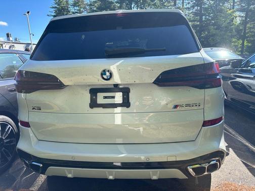 White Metallic 2026 BMW X5 M60i