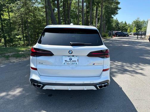 White Metallic 2026 BMW X5 M60i
