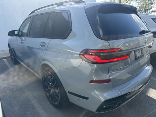 2025 BMW X7 M60i