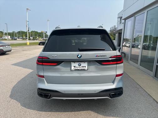 2025 BMW X7 M60i