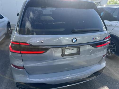 2025 BMW X7 M60i