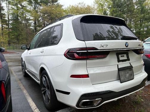 Alpine White 2026 BMW X7 xDrive40i