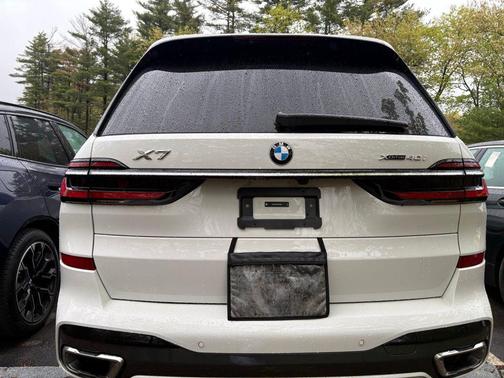 Alpine White 2026 BMW X7 xDrive40i