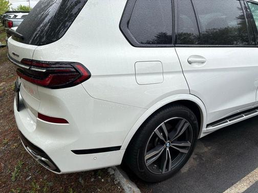 Alpine White 2026 BMW X7 xDrive40i